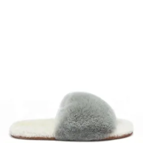 ETHICALLY AND CRUELTY FREE ALPACA SLIDER IN GREY/WHITE