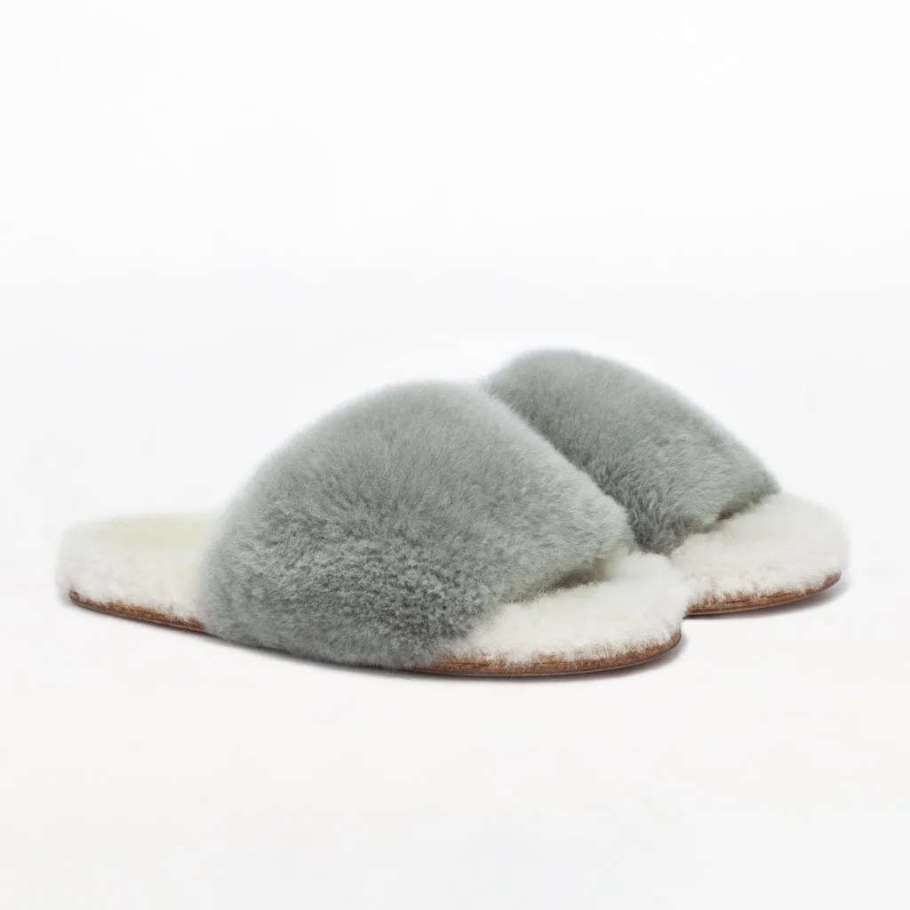 ETHICALLY AND CRUELTY FREE ALPACA SLIDER IN GREY/WHITE