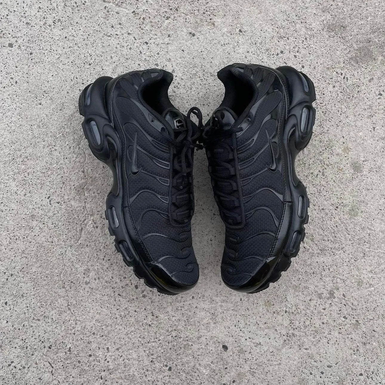 NIKE TN Triple Black