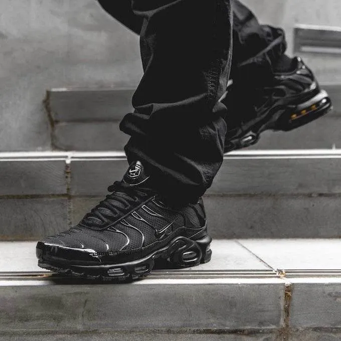 NIKE TN Triple Black