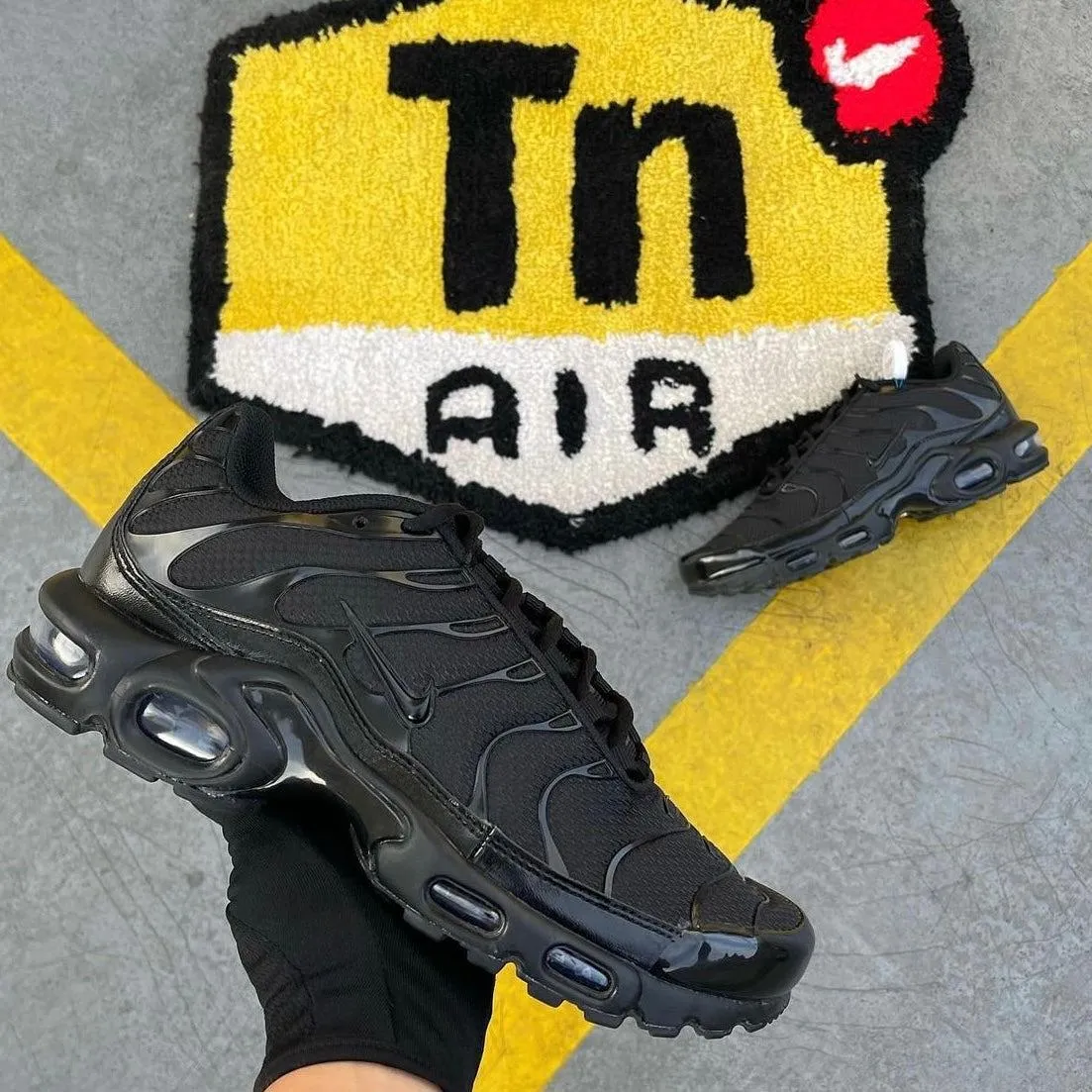 NIKE TN Triple Black