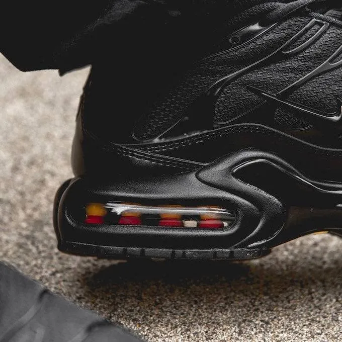 NIKE TN Triple Black