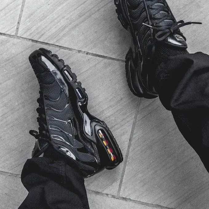 NIKE TN Triple Black