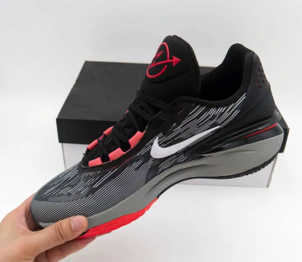 NIKE ZOOM G.T. CUT 2 x BLACK BRIGHT CRIMSON