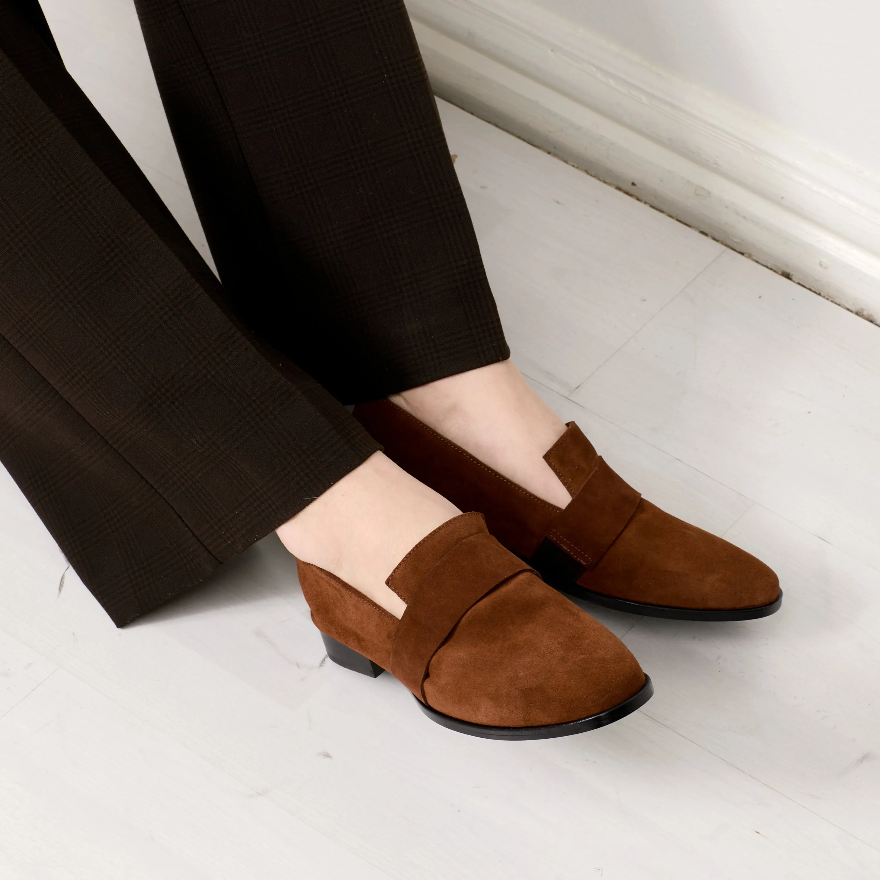 Victoria Suede Loafer Brown